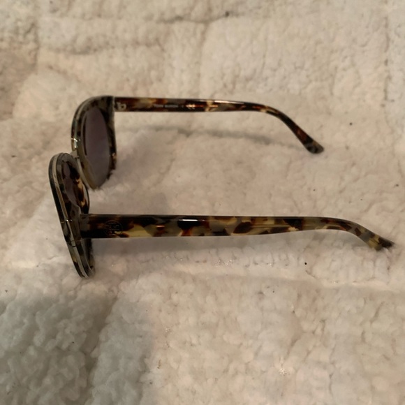 Tory Burch Sunglasses - Picture 5 of 7